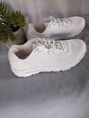Under Armour Women’s Hover  Sonic-5 White Lightweight  Running Sneakers Sz 10